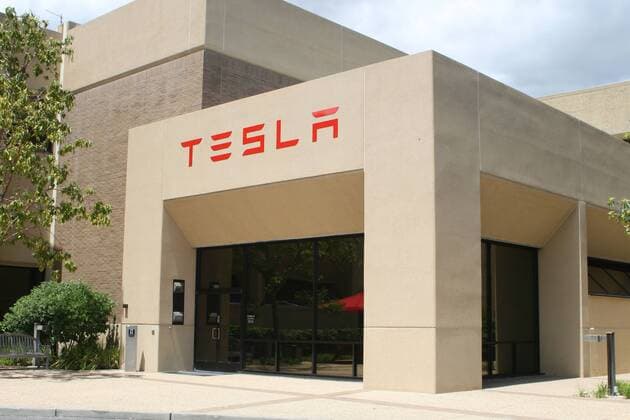 May 28, 2010 - Palo Alto, California, USA - Worldwide headquarters of Tesla Motors located at 3500 Deer Creek in Palo Alto, California, in the heart of Silicon Valley. The electric car maker announced on Thursday they bought the NUMMI auto plant in Fremont, California, for $42 million. Tesla plans to start off building the third generation electric vehicle, the Model S, at the 5 million square foot plant. The plant was previously used to manufacturer automobiles in a joint venture between Toyota and General Motors.  - ZUMAc06_