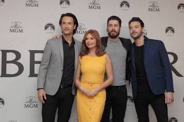 Irish actress and producer Roma Downey (2L), Brazilian actor Rodrigo Santoro (L) and British actors Toby Kebbel (2R) and Jack Huston (R) pose prior to a presser to announce the new remake of Ben Hur , which will have its world premiere celebrated at the Mexican capital, in Mexico City, Mexico, 9 August 2016. BEN HUR PRESSER IN MEXICO CITY !ACHTUNG: NUR REDAKTIONELLE NUTZUNG!  MEX002 20160809-636063693671013472