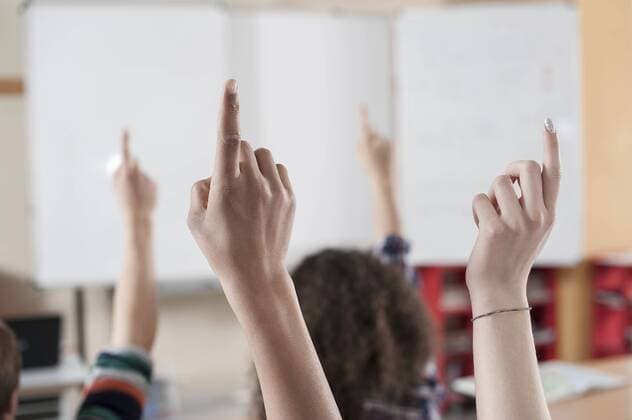 University students raising their hands in classroom, Bavaria, Germany mit_2017_01149