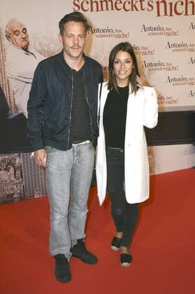 Johannes Zirner und Anna Julia Kapfelsperger bei der Premiere des Kinofilms Antonio, ihm schmeckt s nicht! im Mathäser Filmpalast. München, 10.08.2016 Foto:xP.xSchönbergerx xFuturexImage