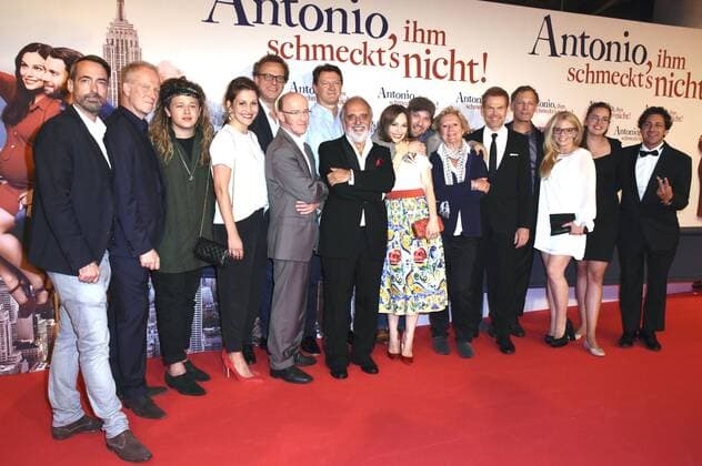 Germar Tetzlaff, Vincent de La Tour, Luke Friend!, Christina Christ, Peter Nottmeier, Gilbert Moehler, Alessandro Bressanello, Jan Kaiser, Mina Tander, Christian Ulmen, Gabriele Pfennigsdorf, Sven Unterwaldt, Ronald Mühlfellner, Anna Zündel, Magdalena Prosteder und Yari Gugliucci bei der Premiere des Kinofilms Antonio, ihm schmeckt s nicht! im Mathäser Filmpalast. München, 10.08.2016 Foto:xP.xSchönbergerx xFuturexImage