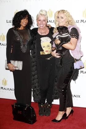 Giselle Ramirez und Claudia Gülzow mit Tochter Yulie Kendra bei der Modenschau von Liz Malraux Couture Herbst Winter 2016 im Hotel Atlantic Kempinski. Hamburg, 10.08.2016 Foto:xgbrcix xFuturexImage