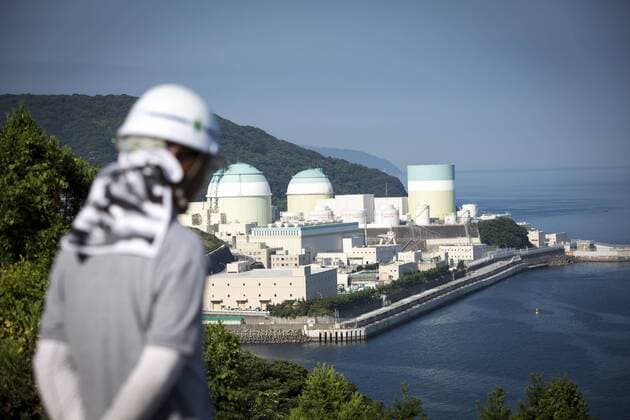 Bilder des Tages Japan: Kernreaktor Ikata 3 vor Wiederinbetriebnahme August 11, 2016 - Ikata, Ehime Prefecture, Japan - Ikata Nuclear Power Plant is seen on August 11, 2016 in Ikata, Ehime prefecture, northwestern Shikoku, Japan. The No. 3 reactor of the nuclear plant is expected to resume operations this week after The Nuclear Regulation Authority (NRA s) has completed it s final inspections of the plant s operational safety measures. The plant has not generated nuclear power since Japan s 2011 nationwide shutdown of all nuclear plants in the aftermath of the Fukushima Daiichi nuclear disaster. Ikata Nuclear Power Plant will be the third nuclear power plant in Japan to become operational. Ikata Japan  - ZUMAn230