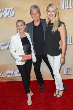 Jeff Bridges mit seiner Ehefrau Susan und Tochter Isabelle Bridges bei der Hell or High Water Filmpremiere am 10.08.2016 in Los Angeles Hell or High Water Kino Premiere in Los Angeles, 2016 