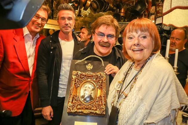 11.08.2016, Marchfelderhof Deutsch-Wagram, Goldener Hans Moser 2016, Ehrung v. Wiener Künstlerclub im Bild: Peter Horak -Wiener Künstlerclub Präsident, Goran David, Gerhard Bocek Hausherr, Elfriede Ott geehrt m. d. Goldenen Hans Moser 2016