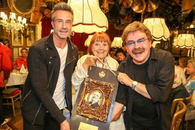 11.08.2016, Marchfelderhof Deutsch-Wagram, Goldener Hans Moser 2016, Ehrung v. Wiener Künstlerclub im Bild: Goran David, Elfriede Ott geehrt m. d. Goldenen Hans Moser 2016, Gerhard Bocek Hausherr