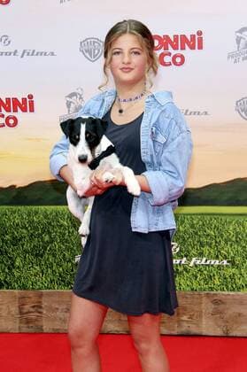 Emma Schweiger mit Hund Frodo bei der Premiere des Kinofilms Conni & Co im Cinestar Sony Center am Potsdamer Platz. Berlin, 13.08.2016 Foto:xA.xBuggex xFuturexImage