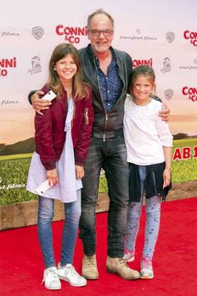 Marek Erhardt mit Töchtern Marla und Mathilda bei der Premiere des Kinofilms Conni & Co im Cinestar Sony Center am Potsdamer Platz. Berlin, 13.08.2016 Foto:xK.xWernerx xFuturexImage