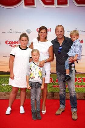 Heino Ferch und seine Ehefrau Marie-Jeanette und ihre Kinder Louisa , Ava Vittoria Mercedes und Gustav Theo bei der Conni & Co Film Premiere am 13.08.2016 in Berlin Conni & Co Kino Premiere Kinopremiere in Berlin, 2016 