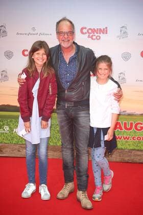 Marek Erhardt mit seinen Kindern Marla und Mathilda bei der Conni & Co Film Premiere am 13.08.2016 in Berlin Conni & Co Kino Premiere Kinopremiere in Berlin, 2016 