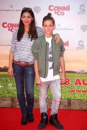 Katja Woywood und ihr Sohn Niklas bei der Conni & Co Film Premiere am 13.08.2016 in Berlin Conni & Co Kino Premiere Kinopremiere in Berlin, 2016 