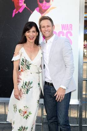 LOS ANGELES - AUG 15: Perrey Reeves, Aaron Fox at the War Dogs Premiere at the TCL Chinese Theater IMAX on August 15, 2016 in Los Angeles, CA  KathyxHutchins