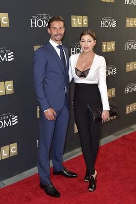 Justin Gabriel mit Begleitung beim Preview der TV-Serie Too Close To Home im Paley Center for Media. Beverly Hills, 16.08.2016 Foto:xD.xStarbuckx xFuturexImage