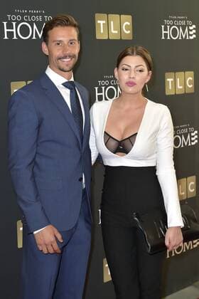 Justin Gabriel mit Begleitung beim Preview der TV-Serie Too Close To Home im Paley Center for Media. Beverly Hills, 16.08.2016 Foto:xD.xStarbuckx xFuturexImage