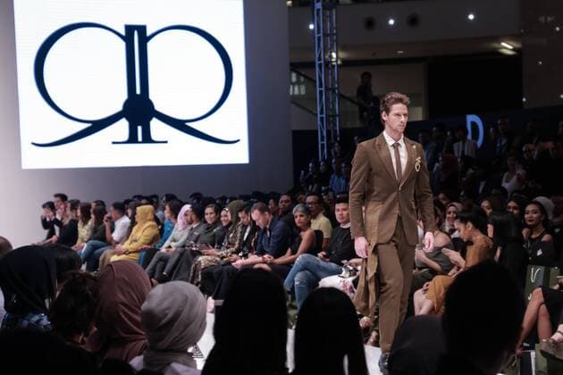 Malaysia: Kuala Lumpur Fashion Week 2016 A model wears a Spring Summer 2017 collection, The Malaya by Rizman Ruzaini during Kuala Lumpur Fashion Week 2016.  AdyxAbdxRopha
