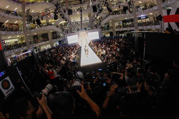 Malaysia: Kuala Lumpur Fashion Week 2016 A runway model showcases a collection from India by P.E.L.L.A at Kuala Lumpur Fashion Week 2016.  AdyxAbdxRopha