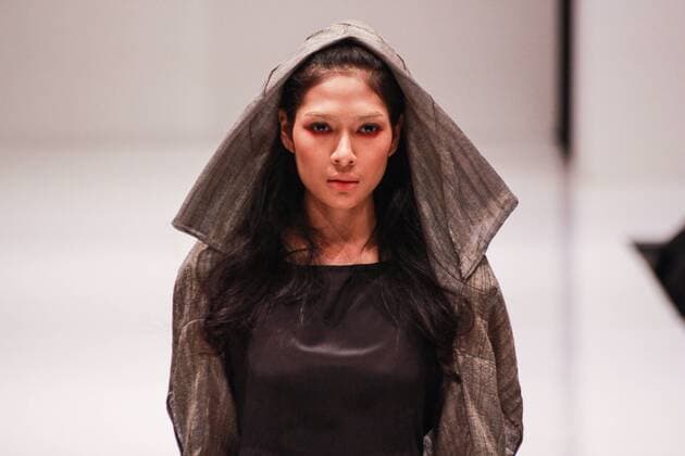Malaysia: Kuala Lumpur Fashion Week 2016 A runway model showcases a collection from India by P.E.L.L.A at Kuala Lumpur Fashion Week 2016.  AdyxAbdxRopha