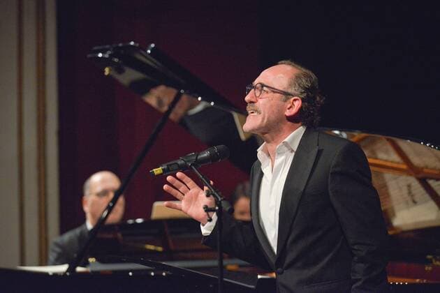 Lesung den Schauspielers Karl Markovics aus der Autobiografie Bad Boy of Music des US-Komponisten George Antheil mit Gottlieb Wallisch als Begleitung am Klavier im Stadttheater Gmunden, im Rahmen der Salzkammergut Festwochen Gmunden. Dieses Bild zeigt den Pianisten Gottlieb Wallisch und den Schauspieler Karl Markovics 2016 - Lesung den Schauspielers Karl Markovics aus der Autobiografie Bad Boy of Music des US-Komponisten George Antheil mit Gottlieb Wallisch als Begleitung am Klavier im Stadttheater Gmunden, im Rahmen der Salzkammergut Festwochen Gmunden
