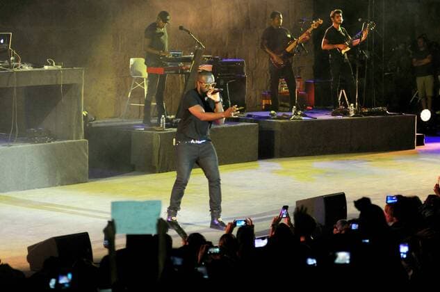 Concert at the International Festival of the Author, composer, performer, Master Gims is an emblematic artist of the French music scene with tubes that invade the radio and television. Leader of Sexion Assault, the French group has sold over two and a half million albums, Maitre Gims, born in 1986 in Kinshasa and raised in Paris, has managed its transition to a solo career with his debut album Subliminal released in 2013. The latter has sold over 800,000 copies and was ranked 1 in sales of albums and singles. Carthage International Festival. 