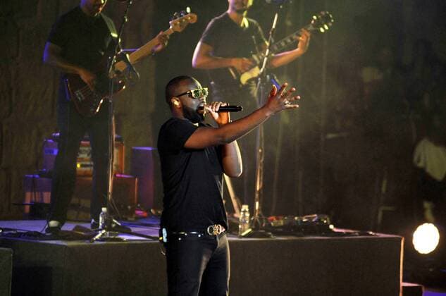 Concert at the International Festival of the Author, composer, performer, Master Gims is an emblematic artist of the French music scene with tubes that invade the radio and television. Leader of Sexion Assault, the French group has sold over two and a half million albums, Maitre Gims, born in 1986 in Kinshasa and raised in Paris, has managed its transition to a solo career with his debut album Subliminal released in 2013. The latter has sold over 800,000 copies and was ranked 1 in sales of albums and singles. Carthage International Festival. 
