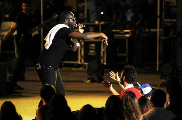 Concert at the International Festival of the Author, composer, performer, Master Gims is an emblematic artist of the French music scene with tubes that invade the radio and television. Leader of Sexion Assault, the French group has sold over two and a half million albums, Maitre Gims, born in 1986 in Kinshasa and raised in Paris, has managed its transition to a solo career with his debut album Subliminal released in 2013. The latter has sold over 800,000 copies and was ranked 1 in sales of albums and singles. Carthage International Festival. 