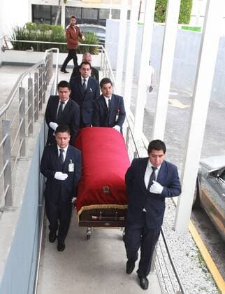 Mexiko: Trauerfeier für Autor Ignacio Padilla A view of the coffin of Mexican writer Ignacio Padilla during his funeral in Mexico City, Mexico, 21 August 2016. Padilla passed away this Saturday s early morning during a car accident. EFE Mario Guzman IGNACIO PADILLA S FUNERAL IN MEXICO !ACHTUNG: NUR REDAKTIONELLE NUTZUNG!  MEX010 20160821-636074187997223410