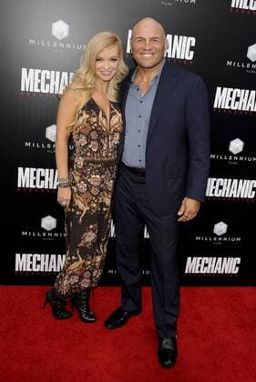 The Mechanic 2: Resurrection Filmpremiere in Hollywood Randy Couture & Mindy Robinson THE MECHANIC 2: RESURRECTION FILM PREMIERE Hollywood Patrick Rideaux PicturePerfect