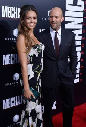 The Mechanic 2: Resurrection Filmpremiere in Hollywood Cast members Jessica Alba and Jason Statham attend the premiere of the motion picture crime thriller Mechanic: Resurrection at the ArcLight Cinerama Dome in the Hollywood section of Los Angeles on August 22, 2016. Storyline: Arthur Bishop thought he had put his murderous past behind him when his most formidable foe kidnaps the love of his life. Now he is forced to travel the globe to complete three impossible assassinations, and do what he does best, make them look like accidents.  LAP2016082204 JIMxRUYMEN