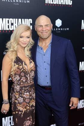 The Mechanic 2: Resurrection Filmpremiere in Hollywood LOS ANGELES - AUG 22: Mindy Robinson, Randy Couture at the Mechanic: Resurrection Premiere at the ArcLight Hollywood on August 22, 2016 in Los Angeles, CA  HPA