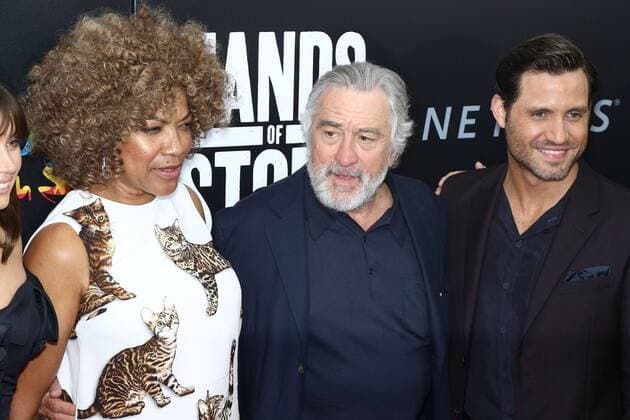 Grace Hightower mit ihrem Ehemann Robert de Niro und Edgar Ramirez bei der Hands of Stone Film Premiere am 22.08.2016 in New York Hands of Stone Filmpremiere in New York City, 2016 
