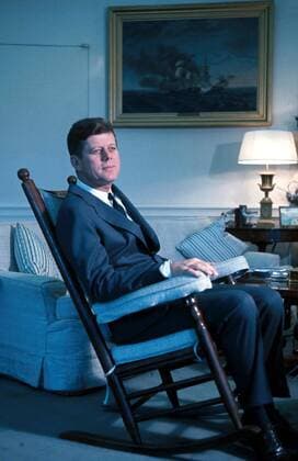 28940.PRESIDENT JOHN F. KENNEDY.PHOTO BY GEORGE JAMES GLOBE PHOTOS, INC - ZUMAg49_