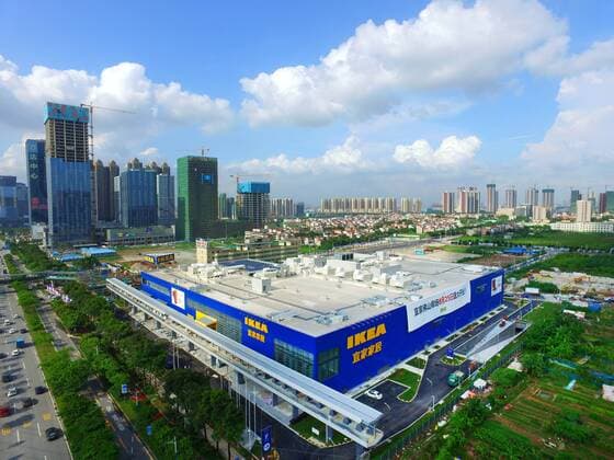 IKEA eröffnet riesiges Möbelhaus in Foshan, China FOSHAN, CHINA - AUGUST 22: Aerial view of the IKEA store at Financial High-tech C Zone on August 22, 2016 in Foshan, Guangdong Province of China. With a total area of 40,000 square meters, the largest IKEA store in South China will open on Thursday in Foshan. The store will include 58 exhibition storage rooms, about 9,500 kinds of furniture and household products.  CFP490809073