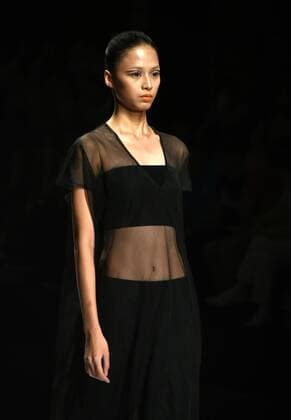 Guangdong Fashion Week A model presents a creation during the Guangdong Fashion Week Autumn Session 2016 in Guangzhou, capital of south China s Guangdong Province, Aug. 24, 2016. ) (yxb) CHINA-GUANGZHOU-FASHION WEEK(CN) HuangxGuobao 