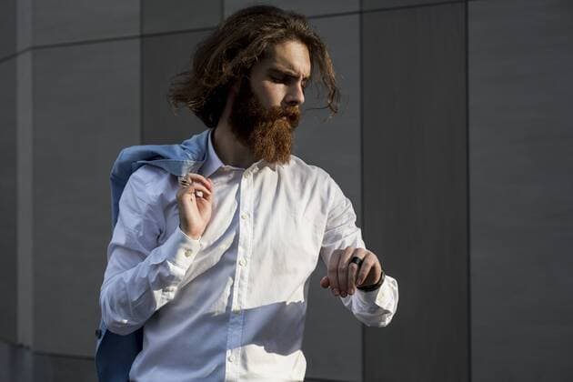 Stylish businessman checking the time model released Symbolfoto  MAUF000785