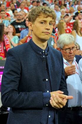 Tim Bendzko. Deutschland, Muenchen: Sport, Fussball, Bundesliga: FC Bayern Muenchen vs SV Werder Bremen am 26.08.2016, Allianz-Arena.