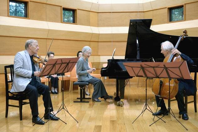 Themen der Woche Bilder des Tages Empress Michiko plays piano at Kusatsu int l music workshop Japanese Empress Michiko (C) looks to Wolfgang Boettcher (R), former concertmaster for cellos in the Berlin Philharmonic Orchestra, as she start playing the piano during a workshop with foreign musicians at the Kusatsu International Summer Music Academy and Festival in the hot spring town of Kusatsu, Gunma Prefecture, on Aug. 27, 2016. (Pool photo) 