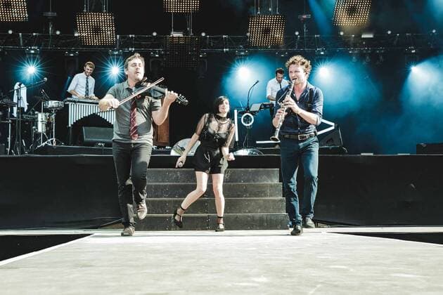 Musikfestival Rock en Seine Caravan Palace - Rock en Seine CELEBRITES : Rock en Seine - Saint Cloud - 27 08 2016 AlexandreFumeron Panoramic 