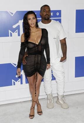 Bilder des Tages MTV Video Music Awards in New York Kim Kardashian West and Kanye West arrive on the red carpet at the 2016 MTV Video Music Awards at Madison Square Garden in New York City on August 28, 2016. Performers at the 2016 MTV VMA s include Rihanna, Britney Spears, Ariana Grande and Nicki Minaj.  NYP20160828150 JOHNxANGELILLO
