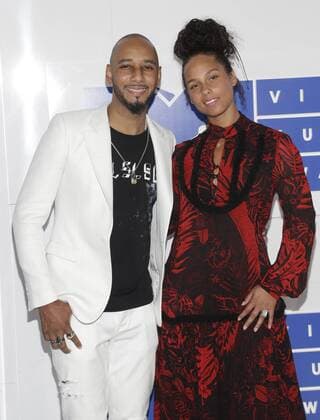 MTV Video Music Awards in New York Swizz Beatz and Alicia Keys arrive on the red carpet with a view of the Empire State Building at the 2016 MTV Video Music Awards at Madison Square Garden in New York City on August 28, 2016. Performers at the 2016 MTV VMA s include Rihanna, Britney Spears, Ariana Grande and Nicki Minaj.  NYP20160828118 JOHNxANGELILLO