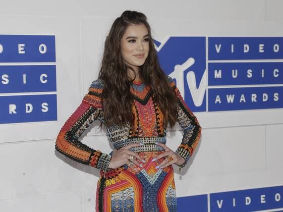 MTV Video Music Awards in New York Hailee Steinfeld arrives on the red carpet at the 2016 MTV Video Music Awards at Madison Square Garden in New York City on August 28, 2016. Performers at the 2016 MTV VMA s include Rihanna, Britney Spears, Ariana Grande and Nicki Minaj.  NYP20160828170 JOHNxANGELILLO