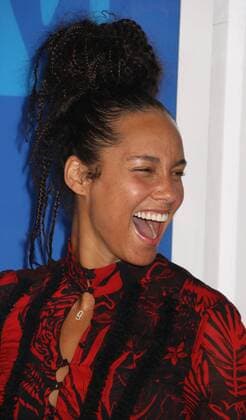 August 28, 2016 - New York, New York, U.S. - Singer ALICIA KEYS attends the arrivals at the 2016 MTV Video Music Awards held at Madison Square Garden. New York U.S. - ZUMAk03_
