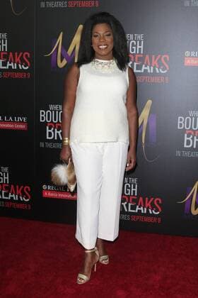 LOS ANGELES - AUG 28: Lorraine Toussaint at the When The Bough Breaks Premiere at the Regal LA Live Stadium 14 on August 28, 2016 in Los Angeles, CA  HPA