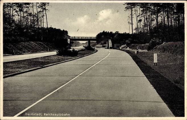 Darmstadt in Hessen, Leere Autobahn, Autobahnbrücke !AUFNAHMEDATUM GESCHÄTZT!