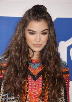 August 28, 2016 - New York, New York, U.S. - Singer actress HAILEE STEINFELD attends the arrivals at the 2016 MTV Video Music Awards held at Madison Square Garden. New York U.S. - ZUMAk03_