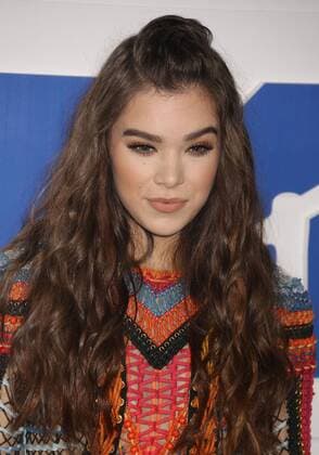 August 28, 2016 - New York, New York, U.S. - Singer actress HAILEE STEINFELD attends the arrivals at the 2016 MTV Video Music Awards held at Madison Square Garden. New York U.S. - ZUMAk03_