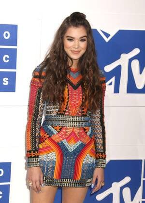 August 28, 2016 - New York, New York, U.S. - Singer actress HAILEE STEINFELD attends the arrivals at the 2016 MTV Video Music Awards held at Madison Square Garden. New York U.S. - ZUMAk03_