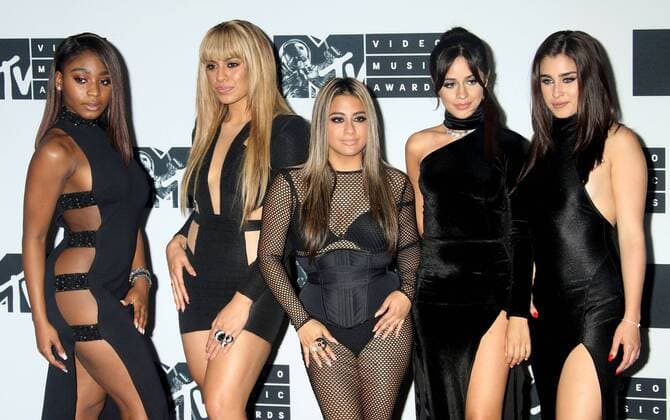 August 28, 2016 - New York, New York, U.S. - Members of FIFTH HARMONY, NORMANDI KORDEI, DINAH JANE HANSEN, ALLY BROOKE, CAMILA CABELLO and LAUREN JAUREGUI pose for photos in the press room at the 2016 MTV Video Music Awards held at Madison Square Garden. New York U.S. - ZUMAk03_