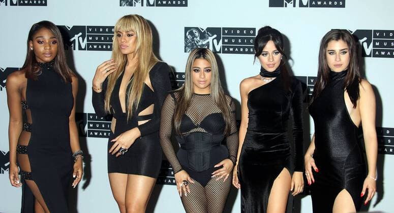 August 28, 2016 - New York, New York, U.S. - Members of FIFTH HARMONY, NORMANDI KORDEI, DINAH JANE HANSEN, ALLY BROOKE, CAMILA CABELLO and LAUREN JAUREGUI pose for photos in the press room at the 2016 MTV Video Music Awards held at Madison Square Garden. New York U.S. - ZUMAk03_