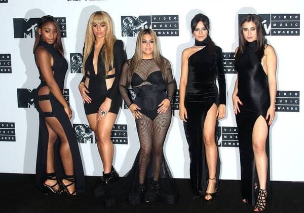 August 28, 2016 - New York, New York, U.S. - Members of FIFTH HARMONY, NORMANDI KORDEI, DINAH JANE HANSEN, ALLY BROOKE, CAMILA CABELLO and LAUREN JAUREGUI pose for photos in the press room at the 2016 MTV Video Music Awards held at Madison Square Garden. New York U.S. - ZUMAk03_