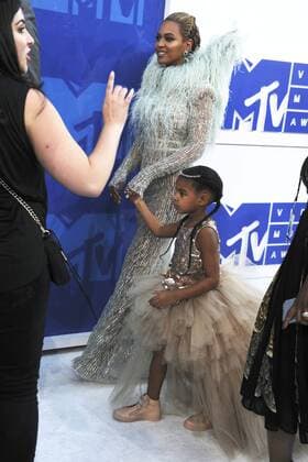 Beyonce mit Tochter Blue Ivy Carter bei der Verleihung der MTV Video Music Awards 2016 im Madison Square Garden. New York, 28.08.2016 Foto:xD.xVanxTinex xFuturexImage